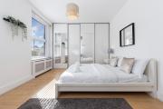 Rare Find! HUGE 4BR London Home for 9 Guests By Regal Realms