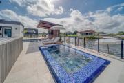 Cozy Modern Villa - Heated Pool & Spa - BBQ - Water View