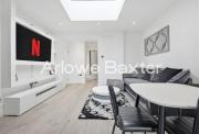 Bright & Spacious 4BR Home in Dagenham, Sleeps 5