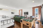 8min to Downtown with Rooftop Golf Grill and Firepit