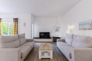 #015 Buganvilia by Home Holidays