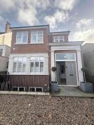 Full 1 bedroom and sitting room basement flat, 1 kingsize bed