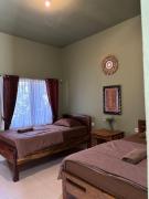 Vivians Lakey peak homestay