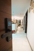 Unique Waterfront 2 BR - Marina Walk & Beach