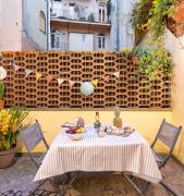 Quiet Trevi Fountain Apartment Courtyard & Patio