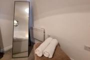 East London 2-Bed Ap Sleeps 4 near Hainault Forest