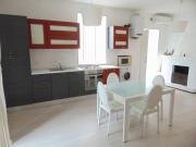 Eleonora, Ampio Appartamento in Centro e 350 m dalla Spiaggia