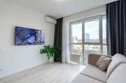 7-27 Kvartet, Vasyl Lypkivskyi 16g, Kyiv, railway station, metro nearby, panoramic city view, Petrovdom Apartment