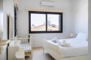 Top Paralimni