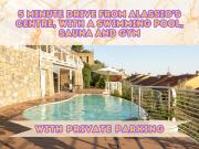 5 Minutes from the Beaches Relax by the Pool