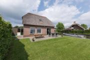 OV790 - Comfortabel 10-persoons vakantiehuis aan het water met eigen aanlegsteiger nabij Giethoorn