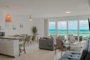 BLUE DREAM Beachfront 2 BDR by Casa Paraiso