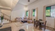 Stylish Duplex with Lounge