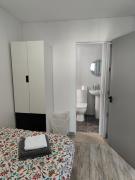 Single room with ensuite in Dundrum close to public transportation