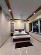 Kesari Hotel & Restaurant Near Kainchi Dham