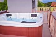 Cedar Grove Getaway 1BR With Jacuzzi