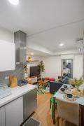 Bright & Cozy 2BR Azure Beach Pool Sleeps 7