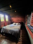 Valhalla Retreat with Jacuzzi