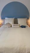 Studio for a seaside getaway - King-size bed