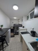 Maksimir Side Small Studio