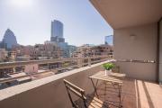 Stylish 1BR Apt Oasis Steps from Costanera Center