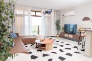 Sandy Shore Beach Apartments - Karibu Quarters