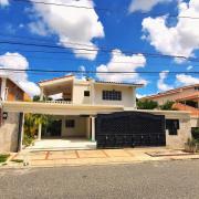 Casa Familiar con Jacuzzi, 2 habs, Patio en Res Sans Souci, Ave España