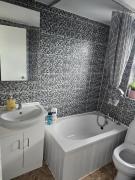 Spacious Home Near Station Easy London Access