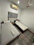 PAKBENG SUNSET DORM Room