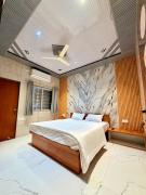 Top Ellora