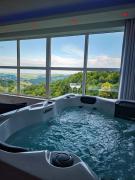 Private wellness with panoramic view, sauna & jacuzzi