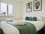 Comfortable 2BED Taunton Home w Garden & Parking