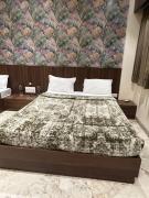 Top Ellora
