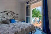 Villa with private garden a stones throw from the sea