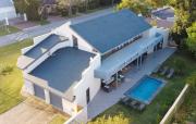 5 Bedroom holiday home close to Sanctuary Beach