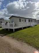 Serenity 2 No 98 Central lounge sleeps 6 x 3 bedrooms x 2 bathrooms