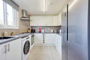 4-Bedroom House in Basildon Sleeps 8 I Free Parking & WiFi