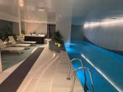 Suite exclusiva, piscina, sauna, turco, jacuzzi en área comercial de Quito