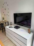 Very nice studio Hôpital Mignot Private parking