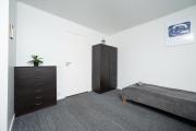 Apartment 6 - Cozy 2BR Apartment, Bus Station, Easy City Access