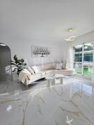 VELA ONE - Luxury 2 Bedroom - Terrace - Pool - Walk to Puerto Banús & Beach
