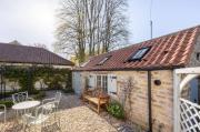Wisteria Cottage & Barn - SLEEPS 10 and welcomes dogs