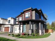 BRAND NEW LUXURY 4 Beds 4 baths Home Langley Perfect for Families and Groups