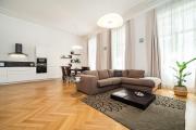Elegant design 2BDR Apartment in prime location