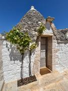 Trullo Soave Suite - outdoor jacuzzi