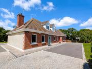 Bettystown hideout with Free Parking with Beach Access