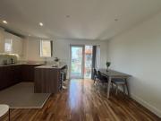 2 Bed 2 Bath Flat near Clapham Junction with Parking