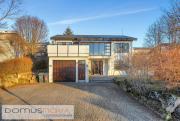 Spacious private upper floor with sunny balcony