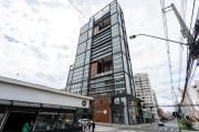 Apartamento ensolarado em condomínio clube
