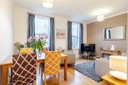 Spacious 2 Bedroom Apt with Balcony